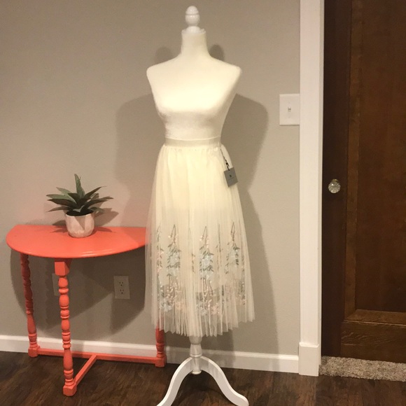 Moon Collection Dresses & Skirts - The Moon by Moon Collection mid-length skirt